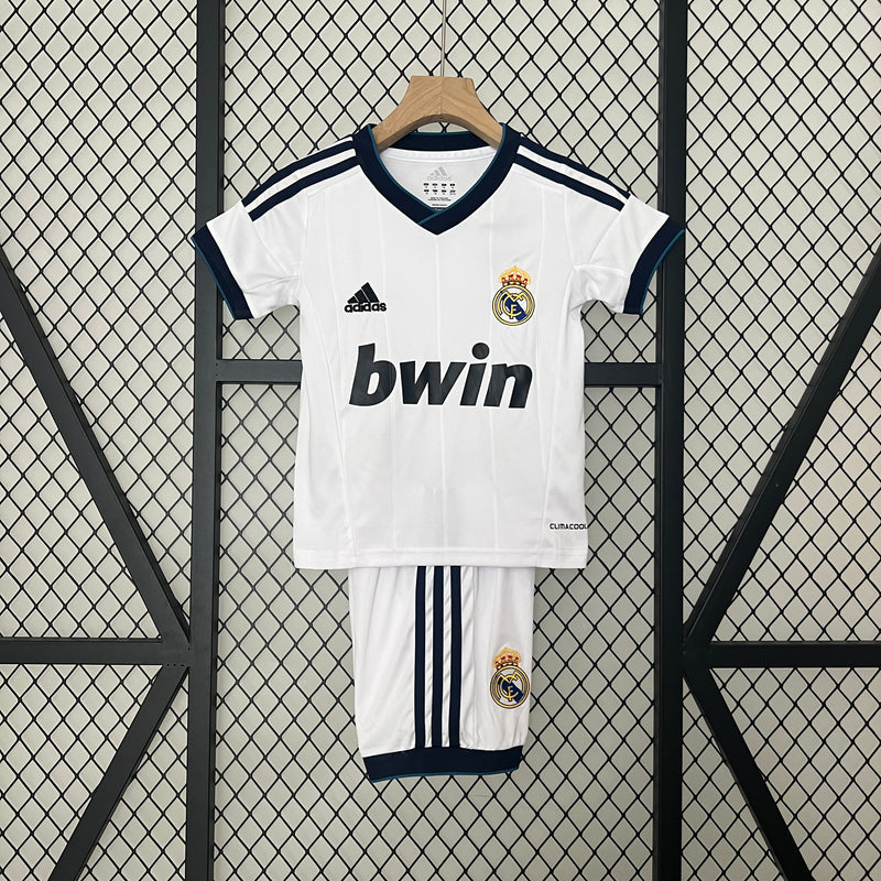 Kit Infantil Real Madrid Retrô Home 2013 Camisa + Shorts Adidas Unissex - Branca