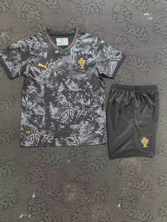Kit Infantil Portugal Edição Especial 26/27 Puma  - Cinza