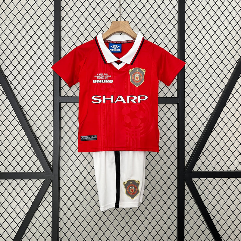 Kit infantil Manchester United Retrô Home 1999 Unissex Umbro  -  Vermelho