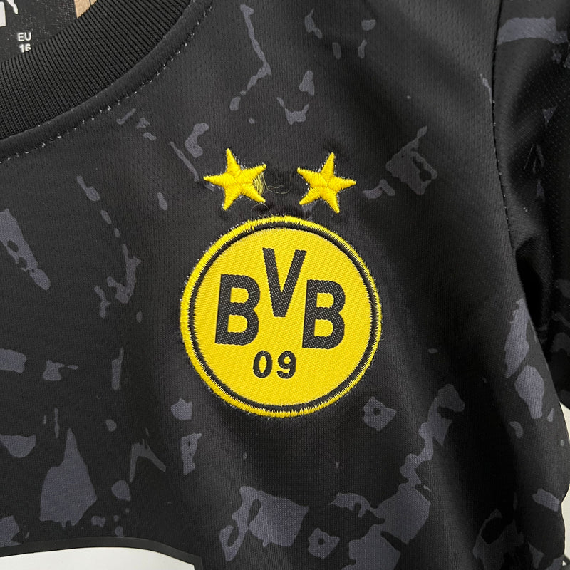 Kit Infantil Borussia Dortmund Away 23/24 Puma Unissex - Preta