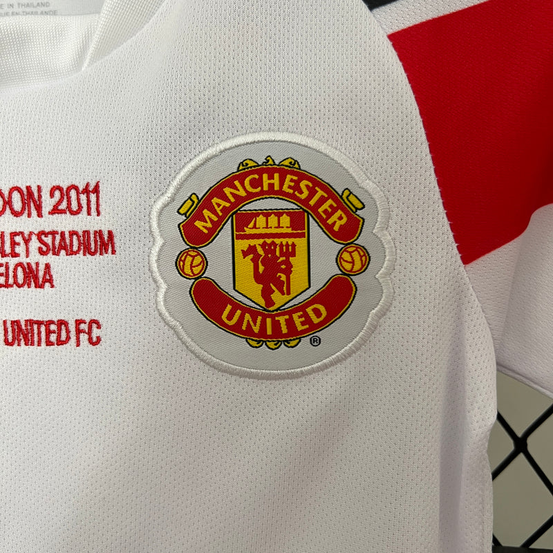 Kit infantil Manchester United Retrô Away 2010 Unissex Nike -  Branca