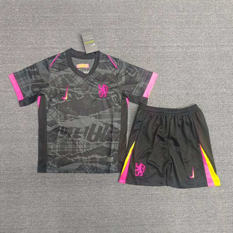 Kit Infantil Liverpool Fourth 24/25 Camisa + Shorts Nike Unissex - Preto