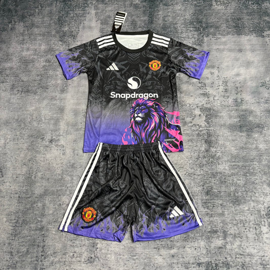 Kit infantil Manchester United Edição Especial 25/26 . Adidas - Preto e Roxo