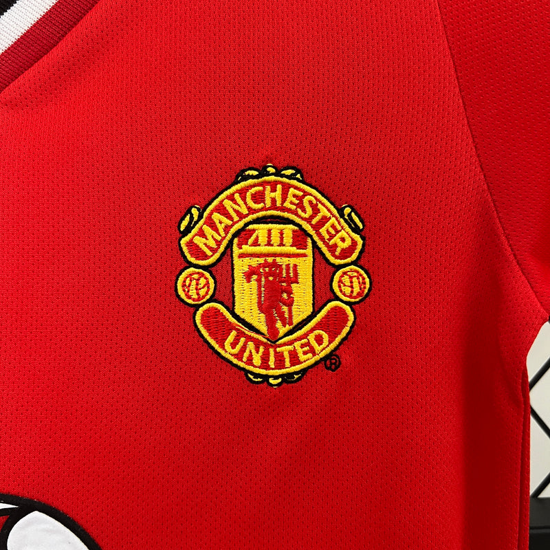 Kit infantil Manchester United Retrô Home 2000 Unissex Umbro  -  Vermelho