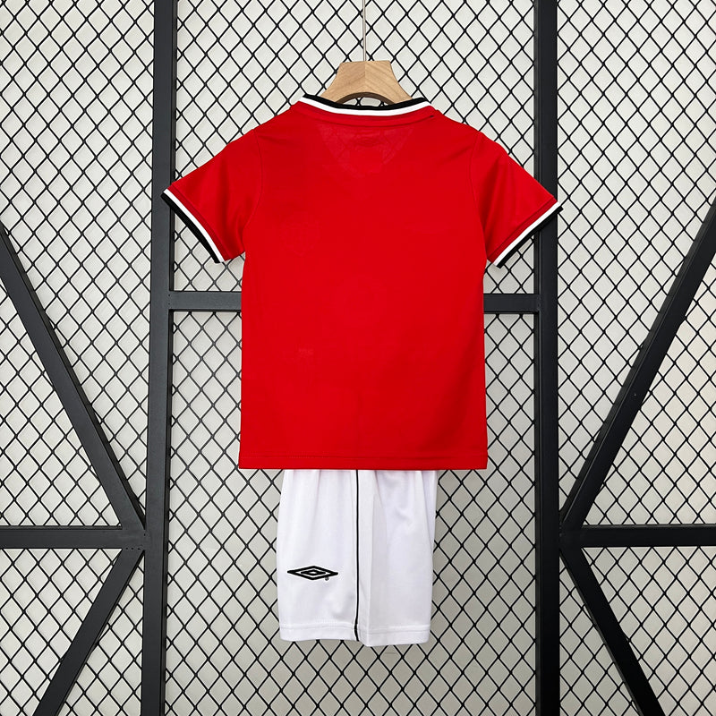 Kit infantil Manchester United Retrô Home 2000 Unissex Umbro  -  Vermelho