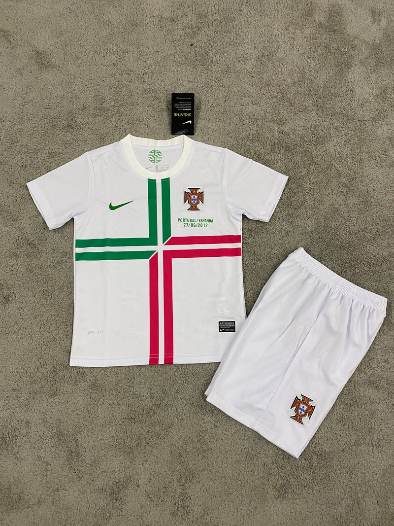 Kit Infantil Portugal Away Retrô 2012 Camisa + Shorts Nike Unissex - Branco