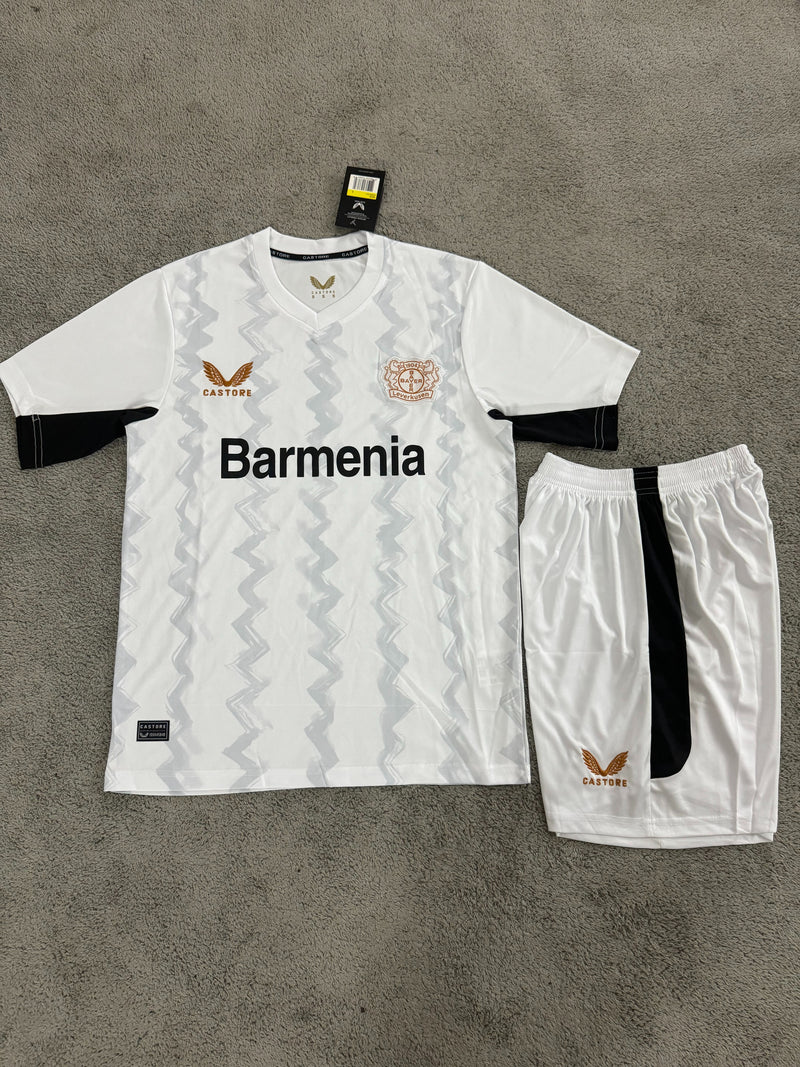 Kit Infantil Bayern Leverkusen Away 24/25 Camisa + Shorts Castore Unissex - Branca