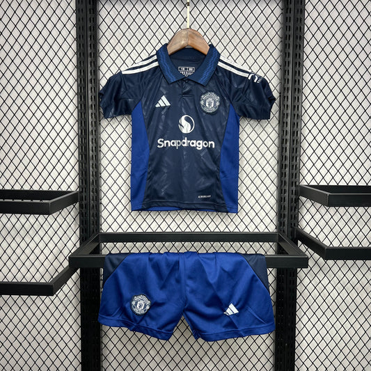 Kit infantil Manchester United Away 24/25 . Adidas - Azul Escuro