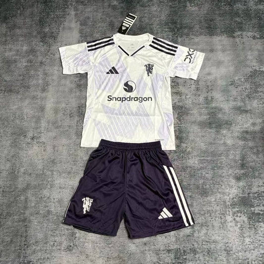 Kit infantil Manchester United Away 25/26 . Adidas - Branca