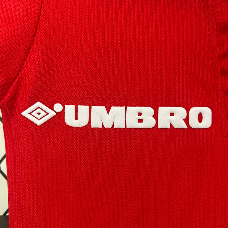 Kit infantil Manchester United Retrô Home 1999 Unissex Umbro  -  Vermelho