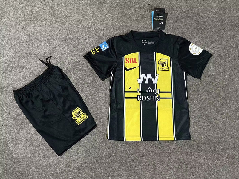 Kit Infantil Al ITTIHAD Home 23/24 Nike Unissex - Amarela e Preta