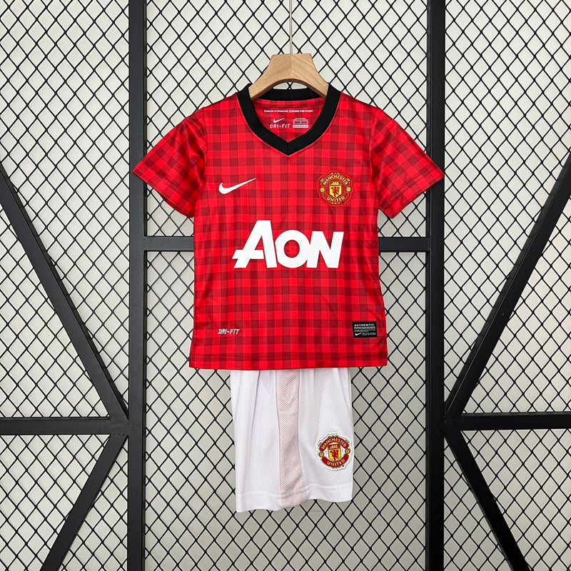 Kit infantil Manchester United Retrô Home 2012 Unissex Nike  -  Vermelho