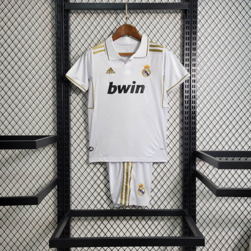 Kit Infantil Real Madrid Retrô Home 2012 Camisa + Shorts Adidas Unissex - Branca