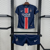Kit Infantil PSG Home 24/25 Com a Estrela Unissex Nike  - Azul e Vermelho