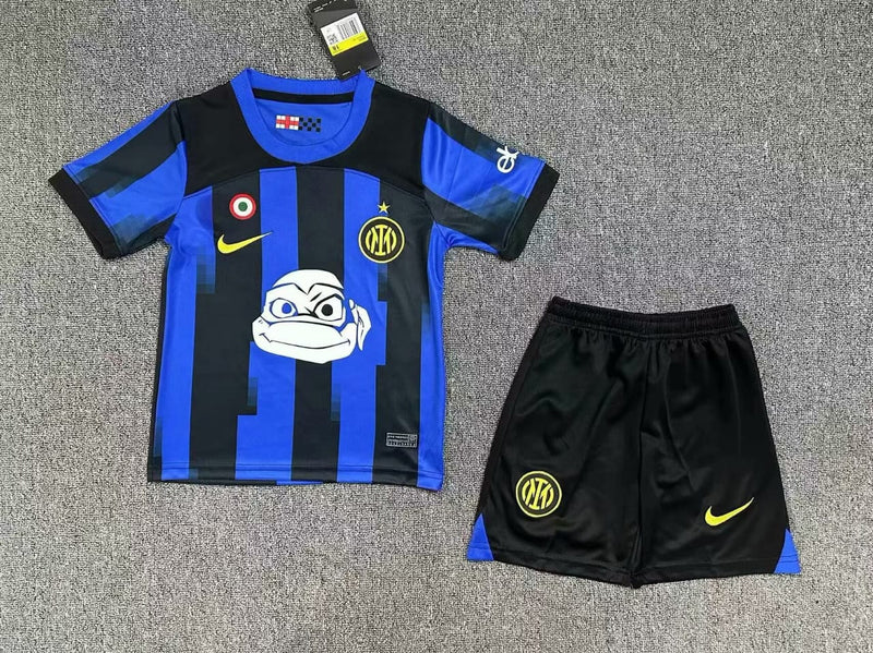 Kit Infantil Inter de Milão Home Tartarugas Ninjas 23/24 Nike Unissex - Azul e Preto