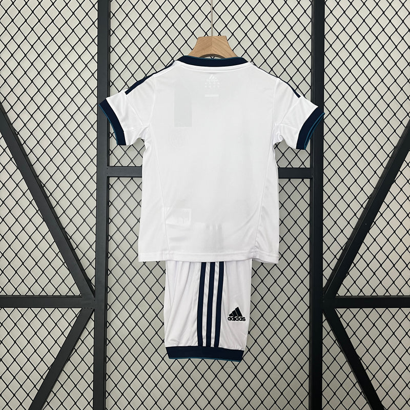 Kit Infantil Real Madrid Retrô Home 2013 Camisa + Shorts Adidas Unissex - Branca