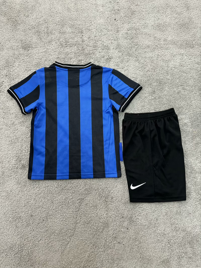 Kit Infantil Inter de Milão Home Retrô 2010 Camisa + Shorts Nike Unissex - Azul e Preto