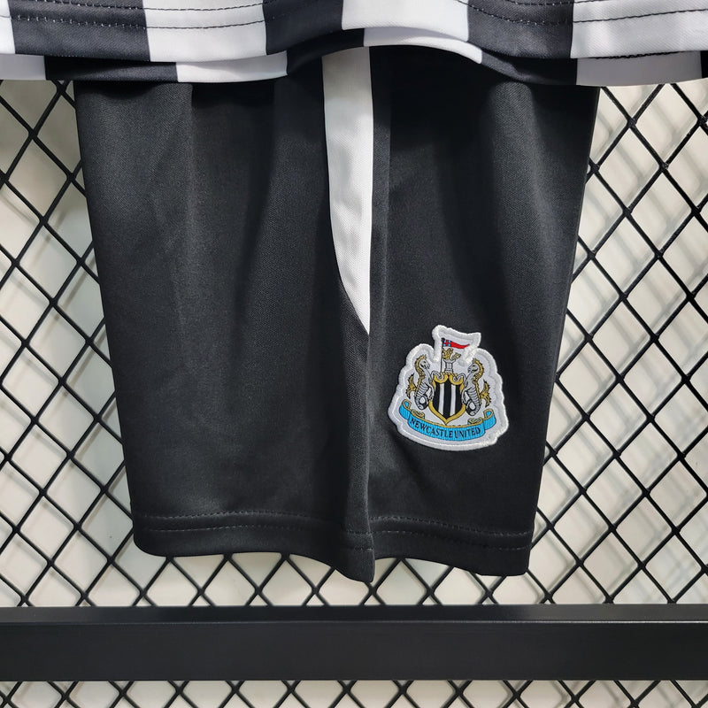 Kit Infantil Newcastle Home 23/24 Unissex Castore - Preto e Branco