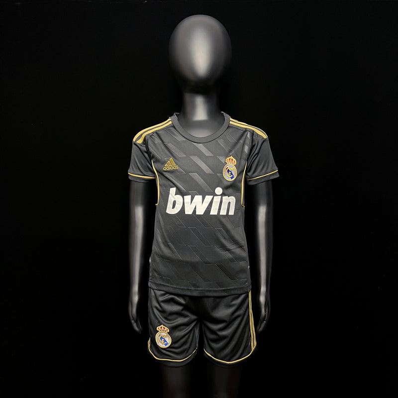 Kit Infantil Real Madrid Retrô Away 2012 Camisa + Shorts Adidas Unissex - Preto