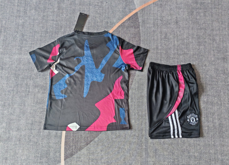 Kit infantil Manchester United Treino 24/25 Unissex Adidas - Colorido