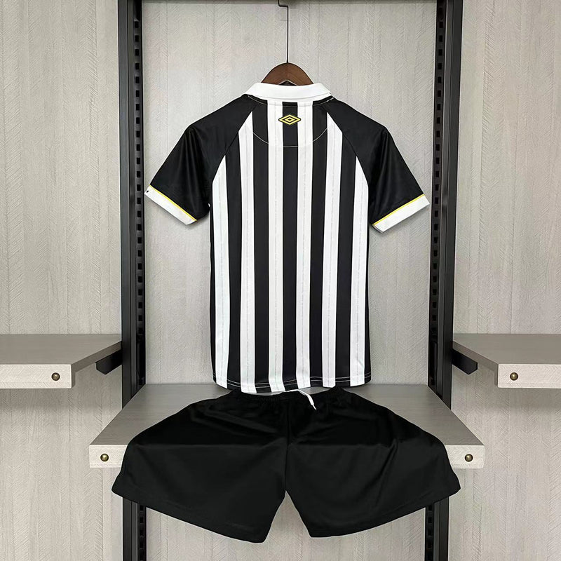 Kit Infantil Santos Away 24/25 Camisa + Shorts  Umbro Unissex - Branco e Preto