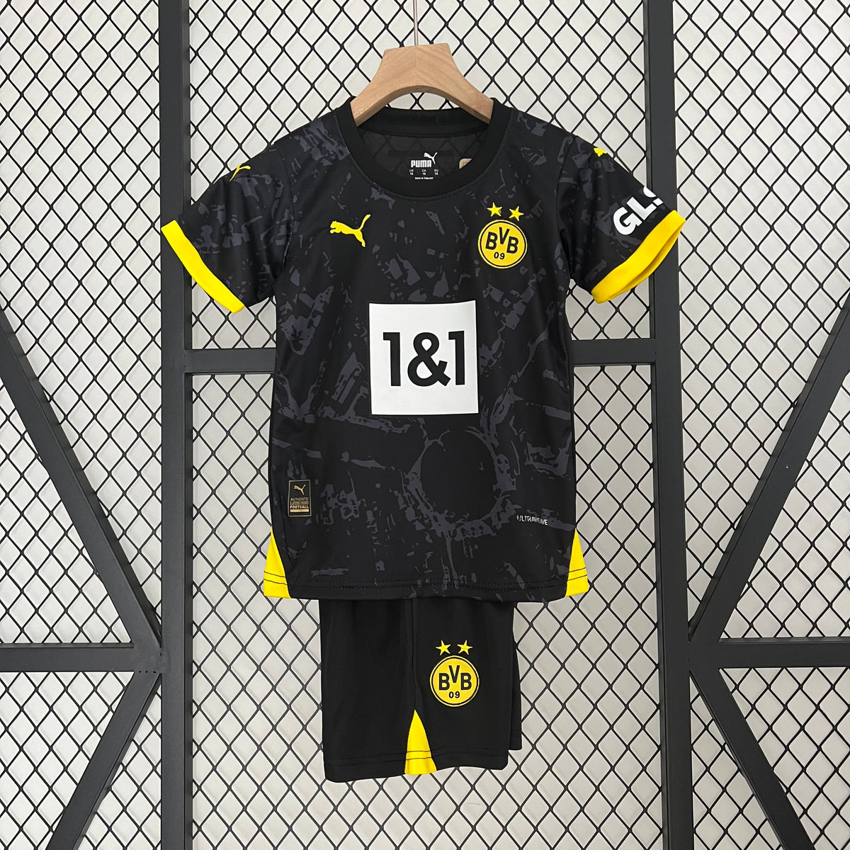Kit Infantil Borussia Dortmund Away 23/24 Puma Unissex - Preta