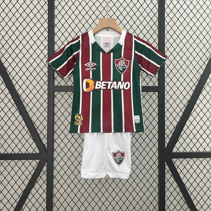 Kit Infantil Fluminense Home 24/25 Camisa + Shorts Umbro Unissex - Vermelho verde e Branca