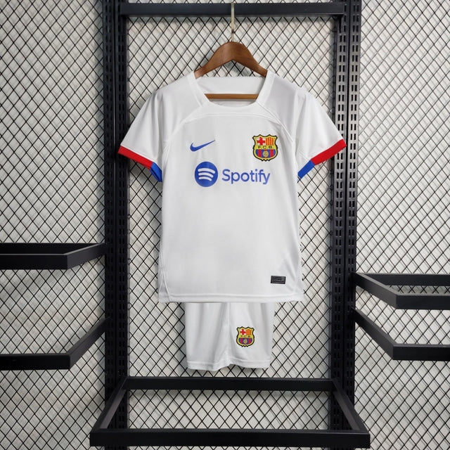 Kit Infantil Barcelona Away 23/24 Camisa + Shorts Nike Unissex - Branca